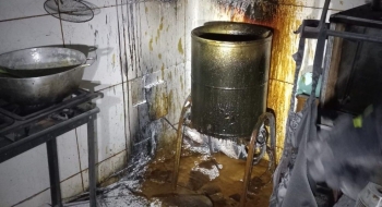 Fritadeira industrial pega fogo e destrói parte de cozinha de lanchonete